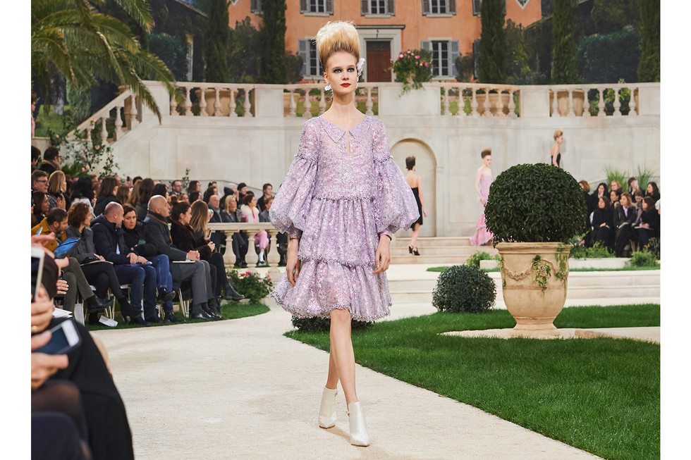 Chanel at Couture Spring 2019  Idées de mode, Defile chanel