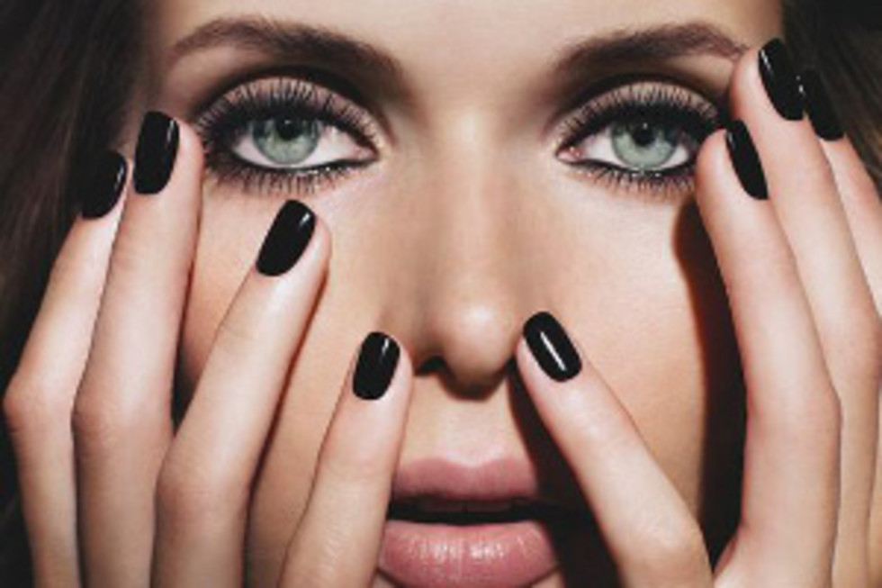 chanel rouge noir nail